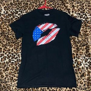 ❌⭕️❌⭕️red, white, & blue tee.